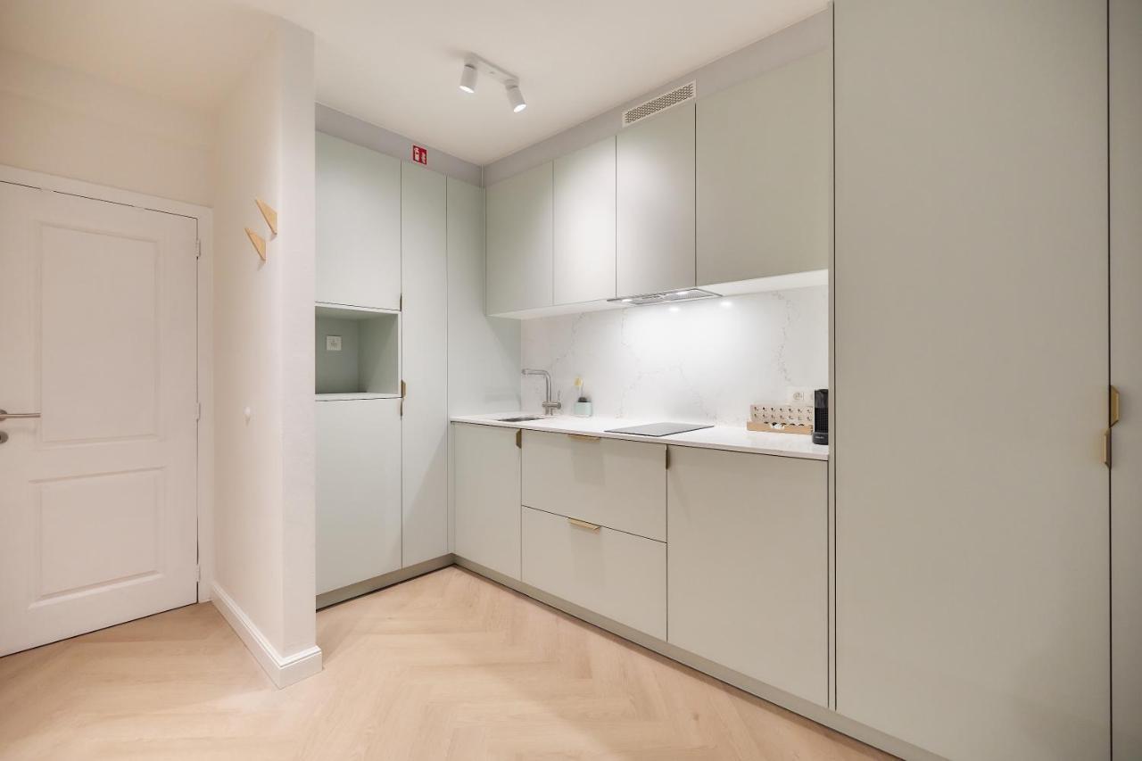 Studio By Juliz - Top Location At The Beach & In City Center! Остенде Екстериор снимка
